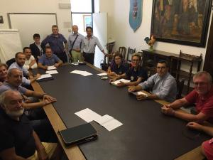 Nella foto con i rappresentanti di Skorpions Novara, Croce Rossa Galliate, Associazione nazionale Carabiniei, Uverp, protezione civile, Comitato di Solidarieta' permanente insieme ai sindaci Ferrari, Binatti e Canelli e ad alcuni componenti delle Amministrazioni comunali delle tre città